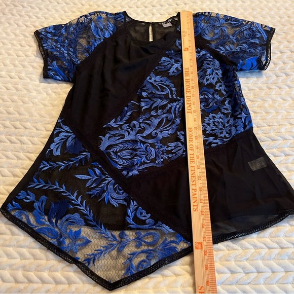 Venus woman’s blouse size 14 - Picture 10 of 10